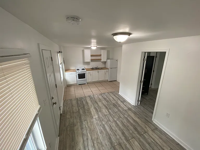 618 N 77th Ave #610 — Photo 2
