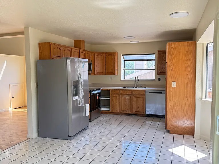 2610 Sycamore St — Photo 4