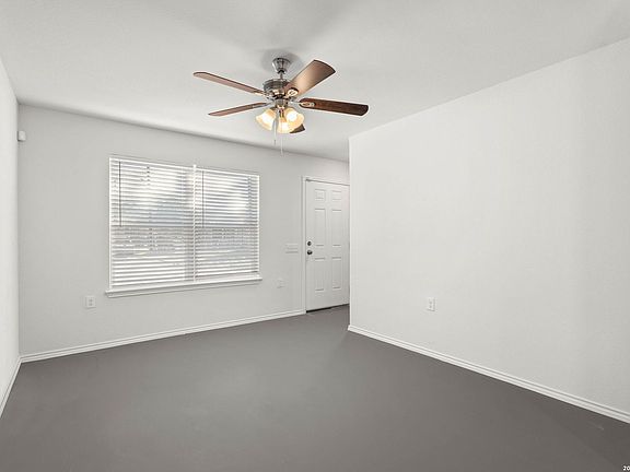 4th image of 631 E Carolina #3