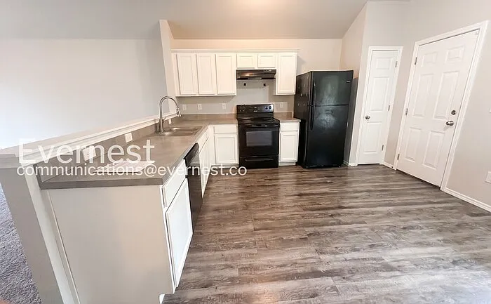 319 Maggie Way — Photo 4