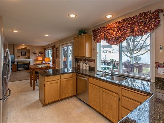 5th image of 402 N Garry Dr