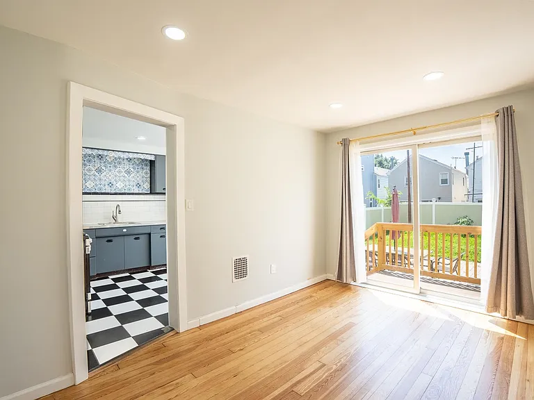 24 Edwards Ct #1 — Photo 4