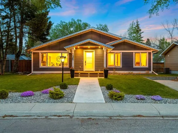 128 W Lake Moraine Pl SE, Calgary, AB T2J 2Y7