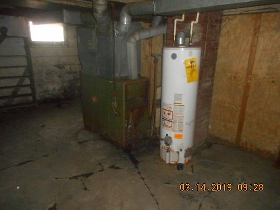3rd image of 1059 W 12th St