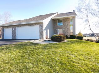 2622 Cessna Cir, Poplar Grove, IL 61065