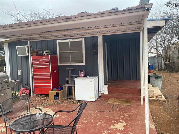 2nd image of 1616 S Lake Park Dr
