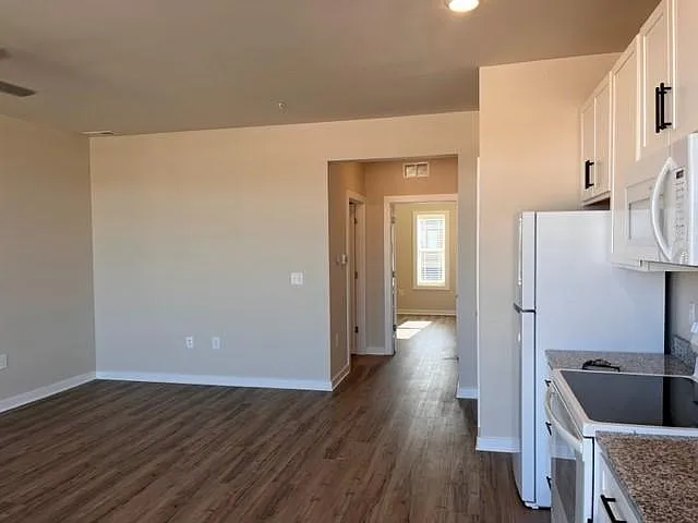 Building Photo - 101 Stribling Ln #114