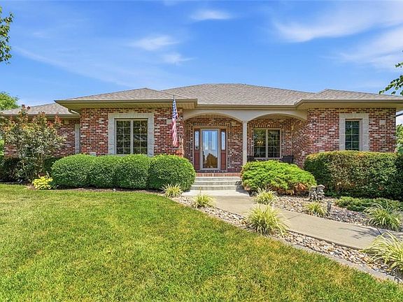 2nd image of 602 Canyon Dr
