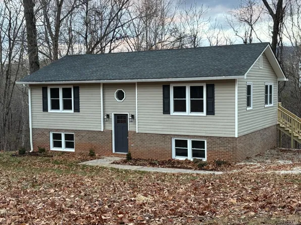 272 Ridgeview Ln, Madison Heights, VA 24572