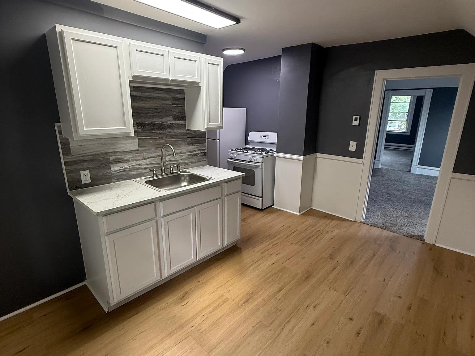 2 bed, 900 sqft, $1,400 — Photo 2