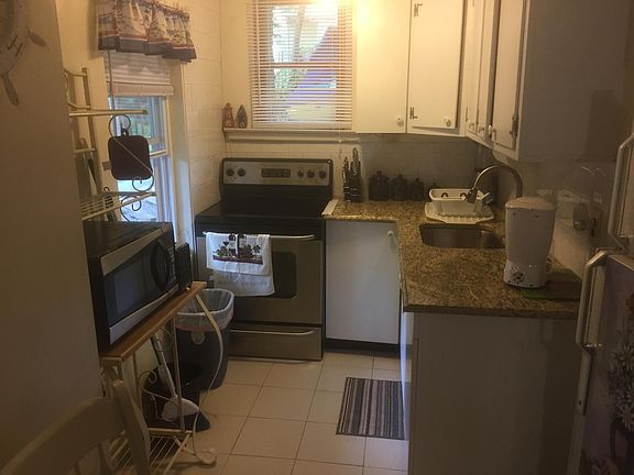 3rd image of 5 Woodcliff Trl #5