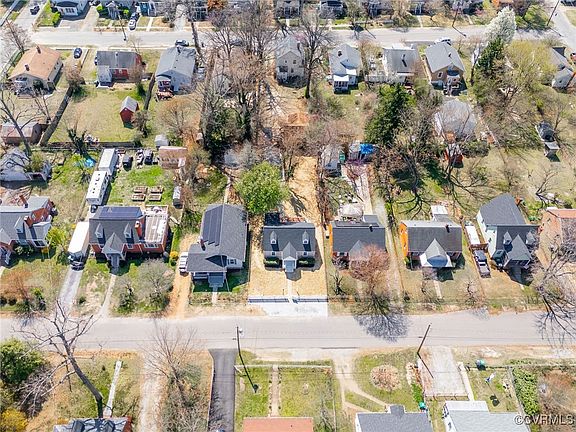 5th image of 2211 Oakwood Ln