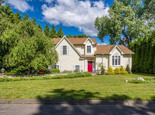 28 Castle Ln, Ansonia, CT 06401