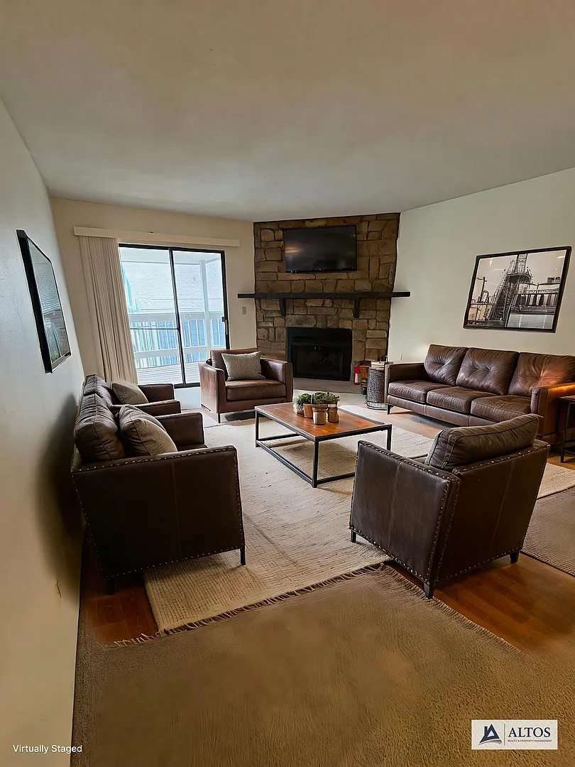 1 Bd/1ba Penthouse Unit With In Unit Laundry $500 Move In Special — Photo 2