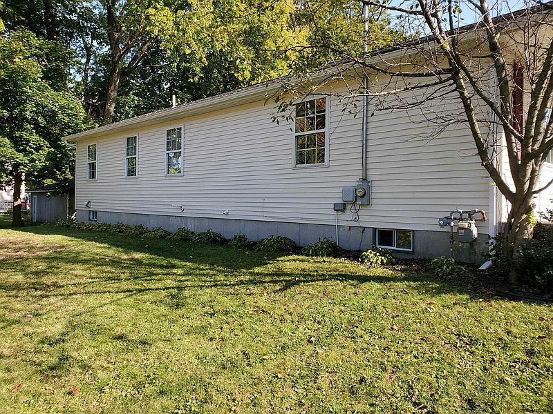 3rd image of 9 MAPLE Avenue