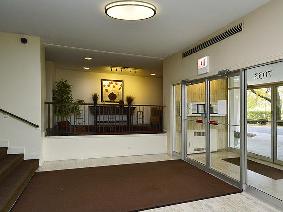 2nd image of 7033 N Kedzie Ave APT 1616
