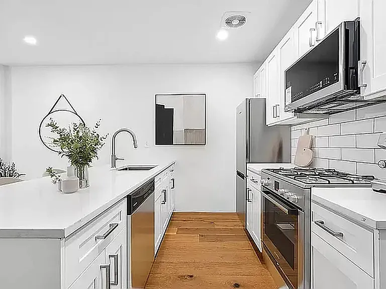 105 Carroll St #4 — Photo 4