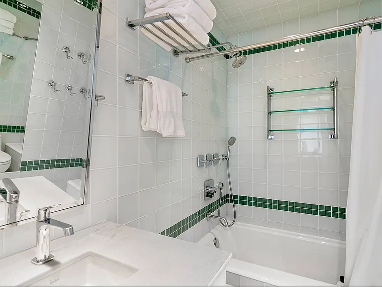 Quarty Cir — Photo 23