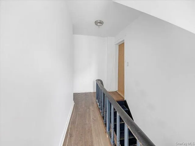 1 bed, 1.0 bath, 700 sqft, $2,734 — Photo 2