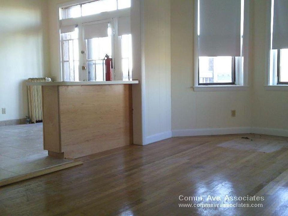 2nd image of 1133 Commonwealth Ave #R