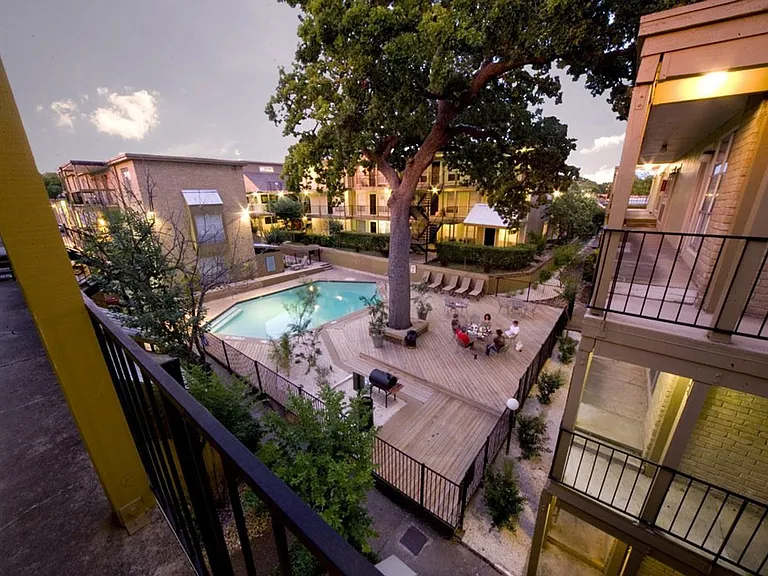 Oak Park Apartments — Photo 22