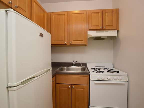 2nd image of 1742 N Humboldt Blvd #804