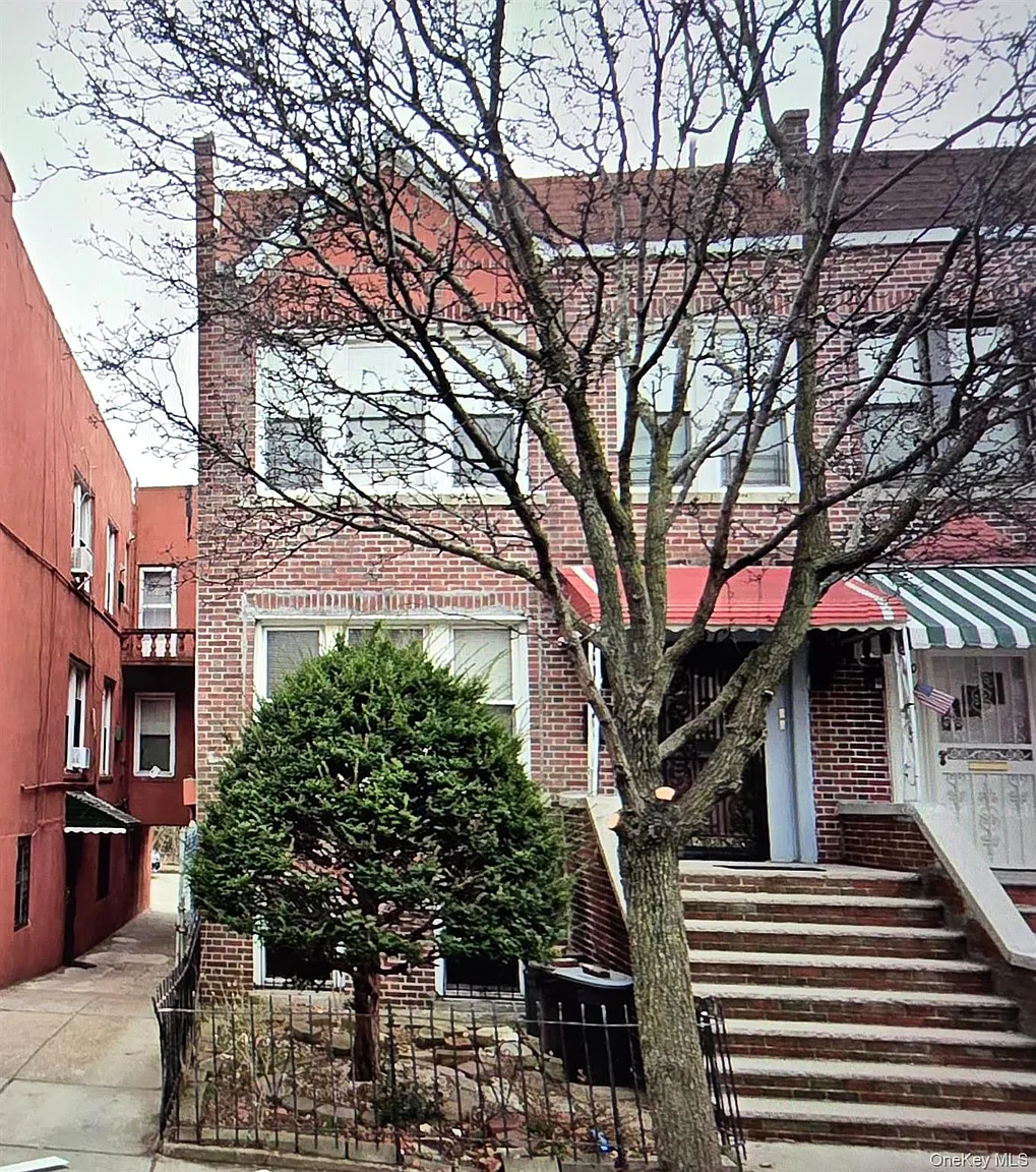 1972 Ellis Avenue photo 1