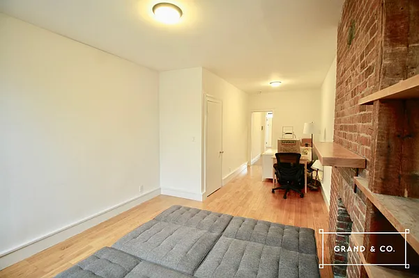 Rented by Grand & Co. | media 21