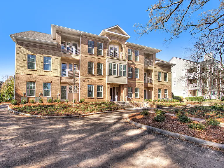 2320 Roswell Ave E — Photo 10