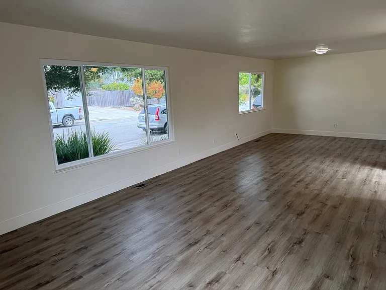 2069 Dolphin Dr — Photo 4
