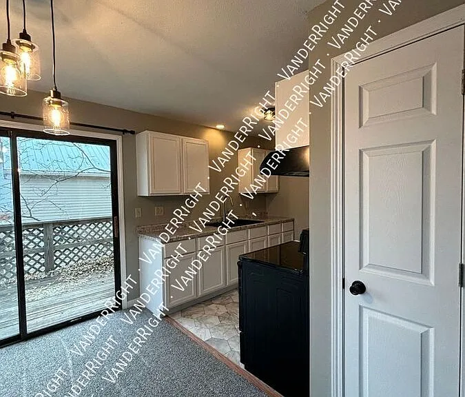215 N Lincoln St #7 — Photo 4