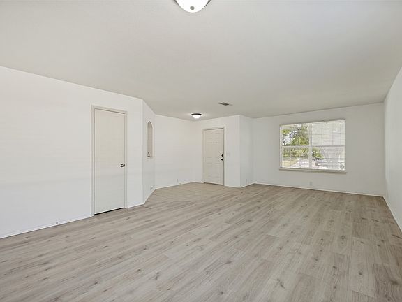 2nd image of 4507 Falcon Dr