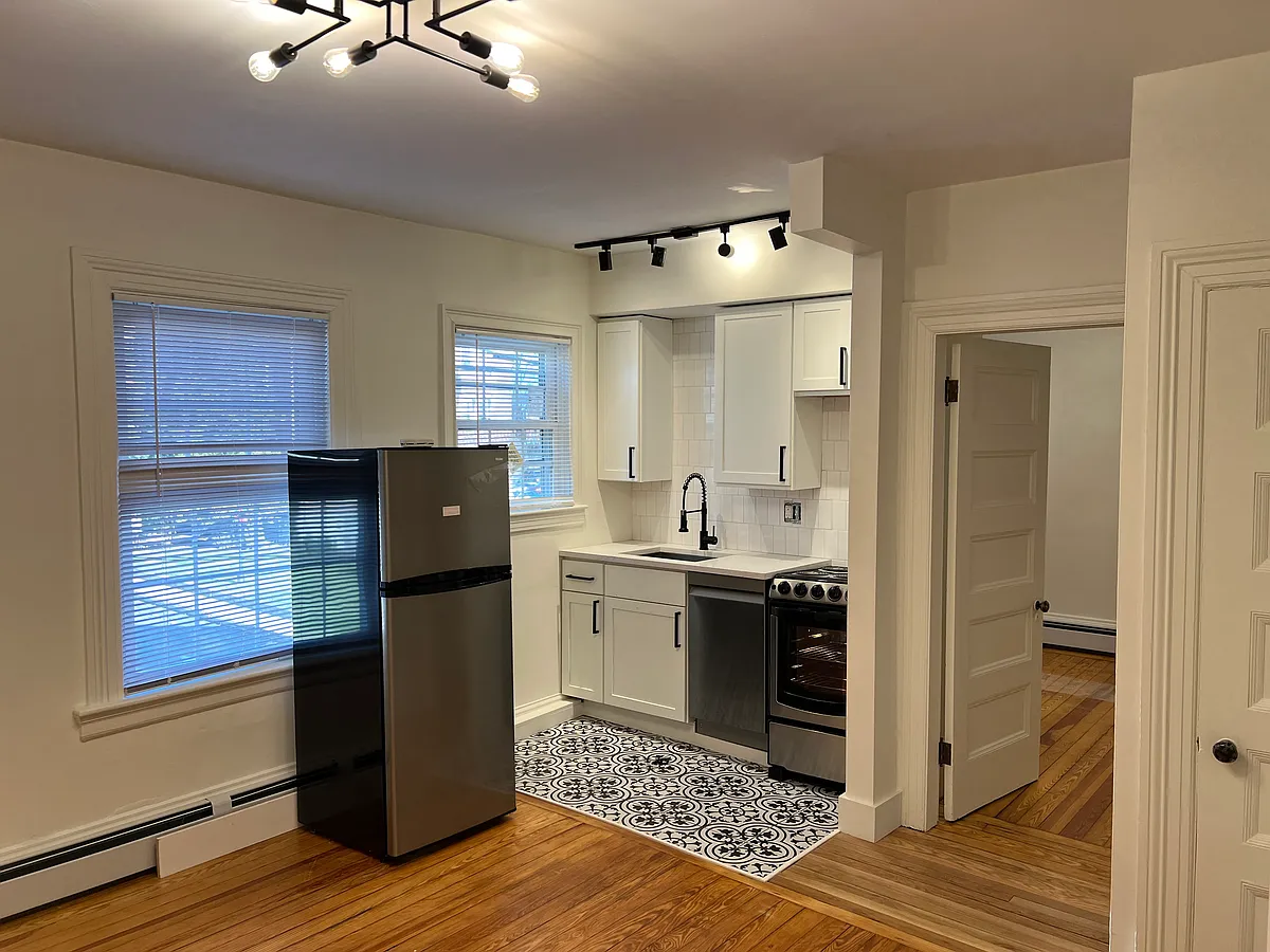 Building Photo - 511 Angell St #3