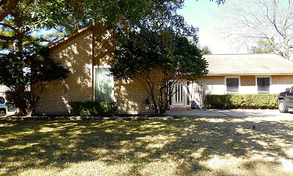 This is a charming single story home, just calling your name.