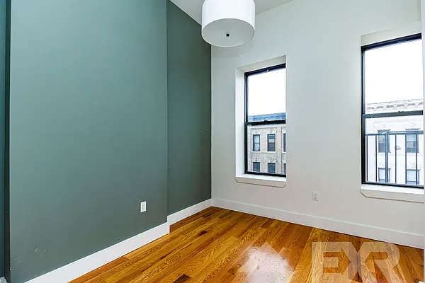 Rented by EXR | media 15