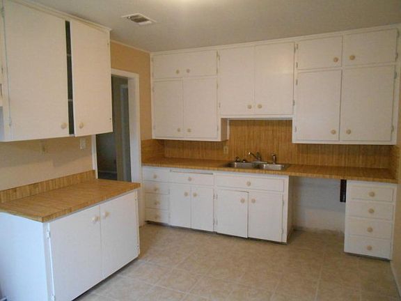 4th image of 309 Saint Johns St