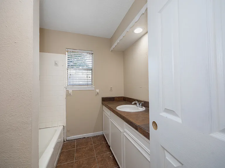 1604 N Roberson St #B — Photo 20