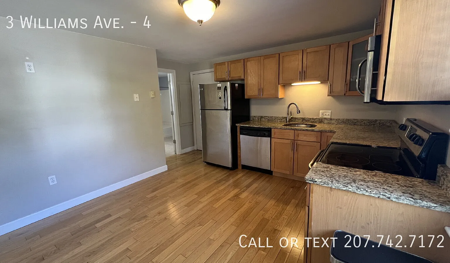 Bright and sunny, modern, Washer/Dryer in Unit,2 BR condo close to downtown Kittery. — Photo 3
