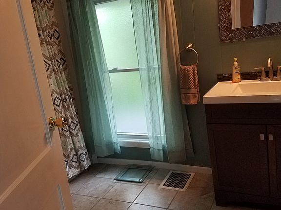 4th image of 2623 Carter Ave