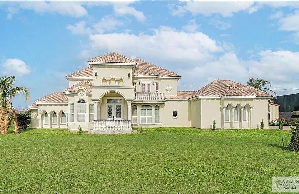 1st image of 908-932 S Cesar Chavez Rd