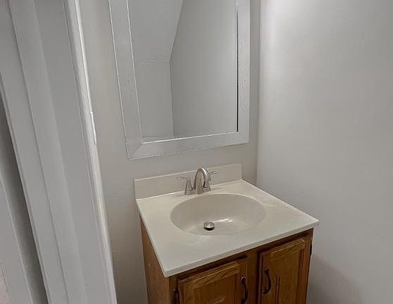 5th image of 4232 Drake Ct
