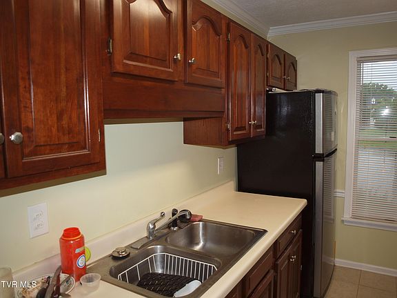 5th image of 822 Wayne Ave