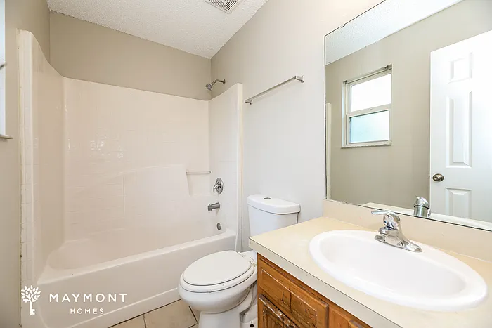 1410 W 20th St — Photo 11