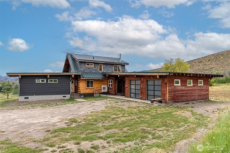 2nd image of 135 Hamilton Ranch Loop