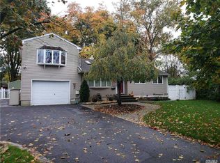 46 Hileen Dr, Kings Park, NY 11754