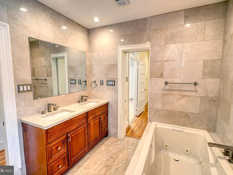 1821 Kilbourne Pl NW — Photo 18
