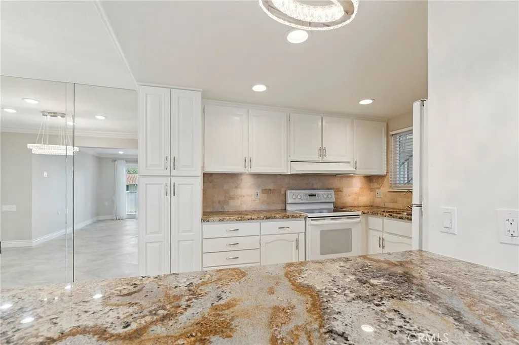 2 bed, 1009 sqft, $2,990 — Photo 3