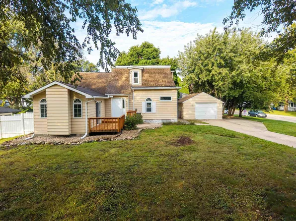 603 Division St, Cedar Falls, IA 50613
