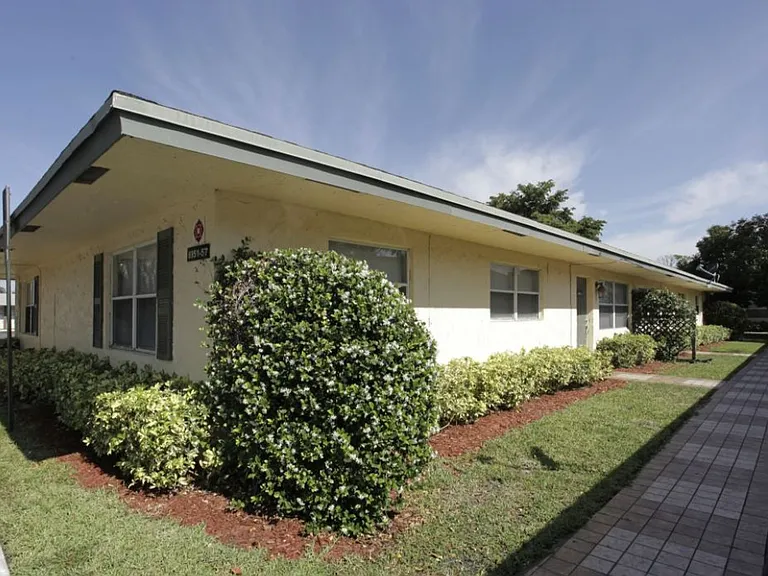 Waterford Villas - 551 Kathy Ct Margate, FL 33068 — Photo 29