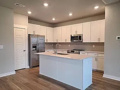 3 bed, 2.5 bath, 1765 sqft, $2,150 — Photo 2